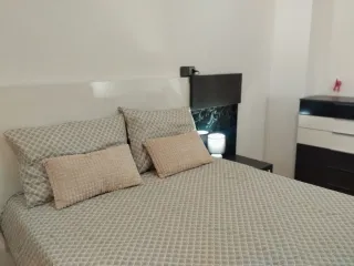 Se alquila habitación en piso compartido