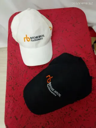 Cappellini Ritchie Bros. neri e bianchi