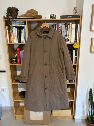 Gabardina y abrigo marrón de muy buena calidad