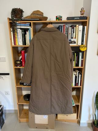 Gabardina y abrigo marrón de muy buena calidad