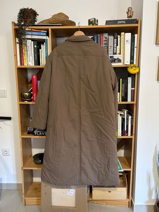 Gabardina y abrigo marrón de muy buena calidad