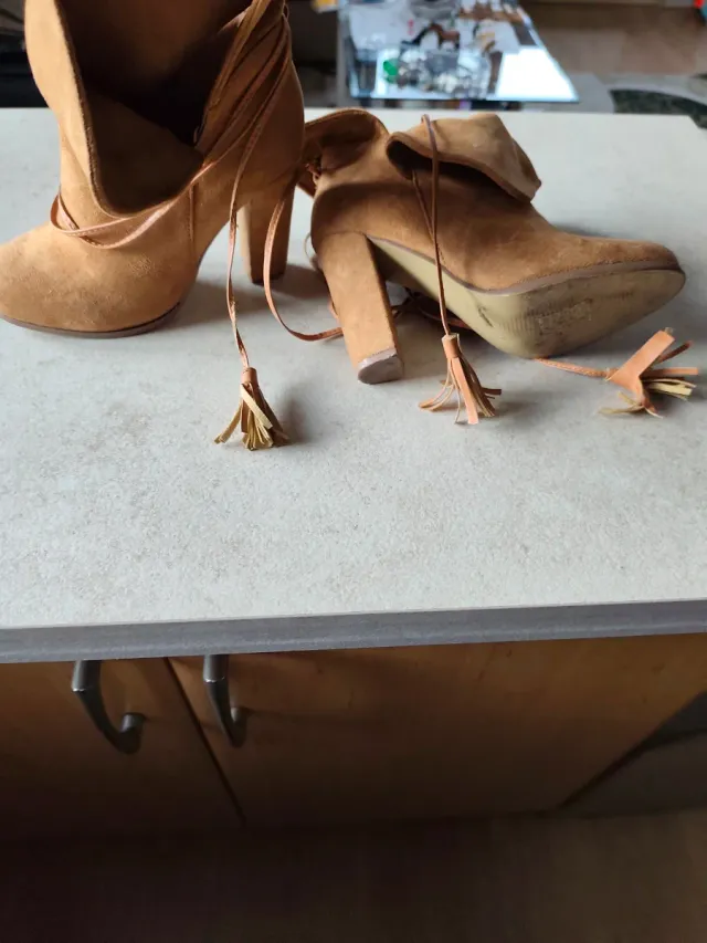 Botines tacón alto marrones