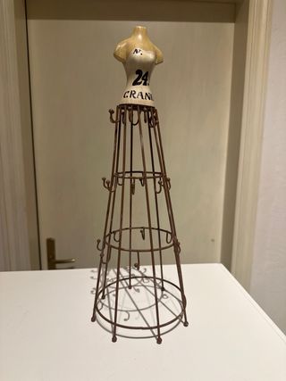 Portagioielli a forma di manichino