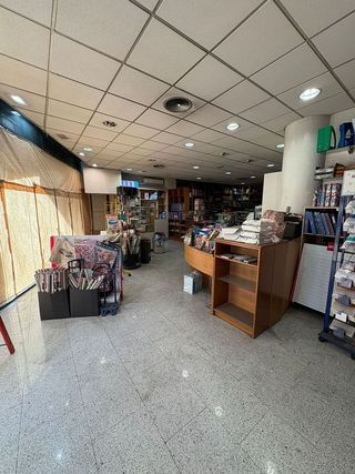 Local comercial en alquiler en Eixample Nord – La Devesa en Girona