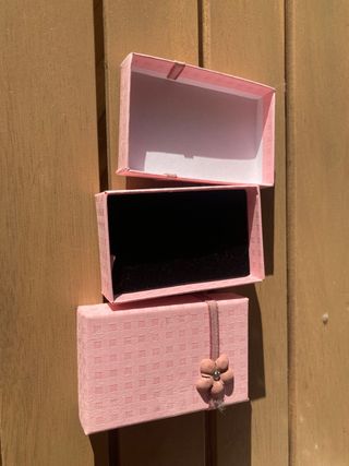 Cajas de regalo de joyeria rosas y negras