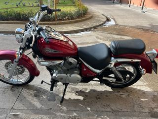 Moto roja en buen estado