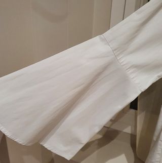 Blusa Mango bordada flores manga acampanada