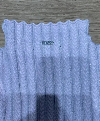 Jersey Guess rosa acanalado brillante entallado