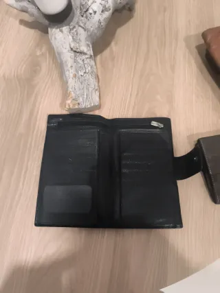 Monedero de piel noble negro