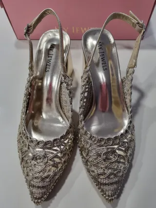 Zapatos de fiesta dorados