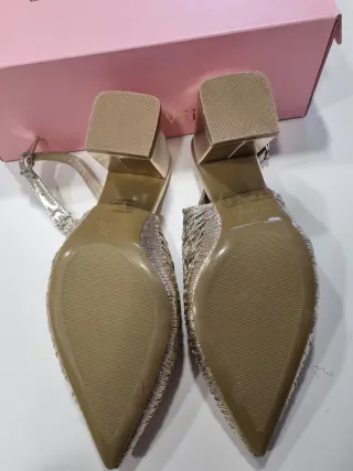 Zapatos de fiesta dorados