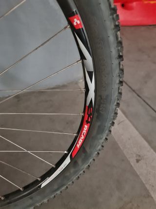 BICICLETA MTV CUBE (MONTAGNA) + EXTRAS. COME NUOVA.