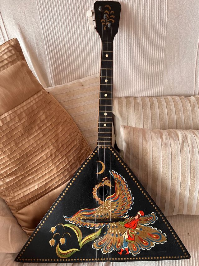 Balalaica russa antica dipinta