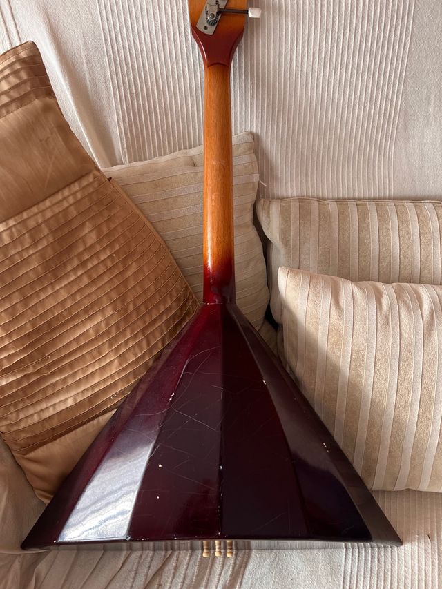 Balalaica russa antica dipinta