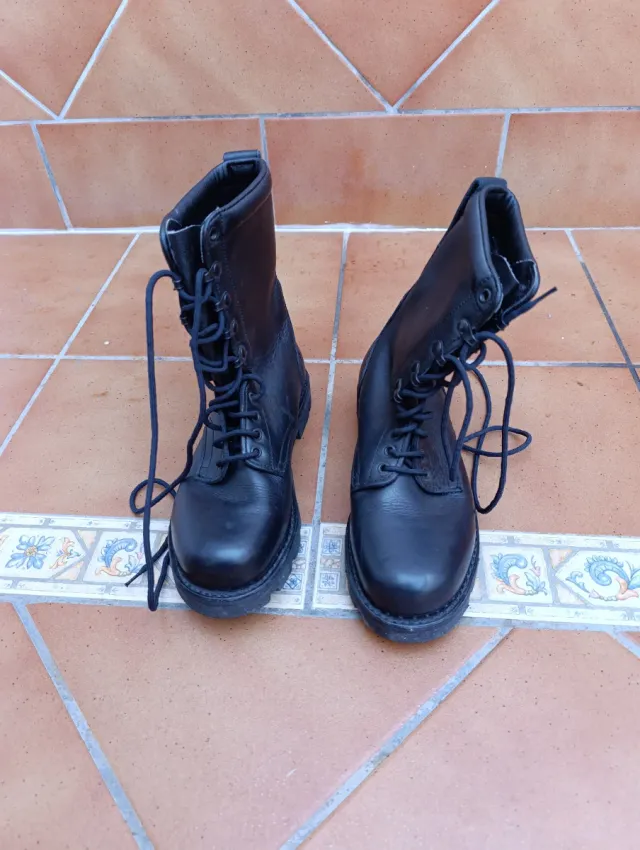 Botas de cuero negras caña alta