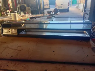 Expositor sobrebarra cristal y acero