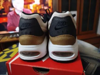 Nike Air Max Zapatillas Beige y Negro