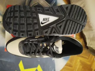 Nike Air Max Zapatillas Beige y Negro