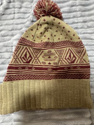 Gorro Volcom Beige y Rojo