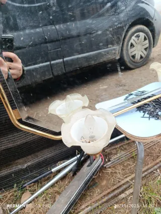 Espejo de baño con marco dorado