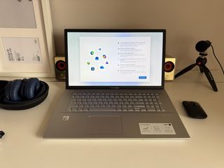 Asus VivoBook 17» | 1 TB | 20 GB + cuffie + mouse