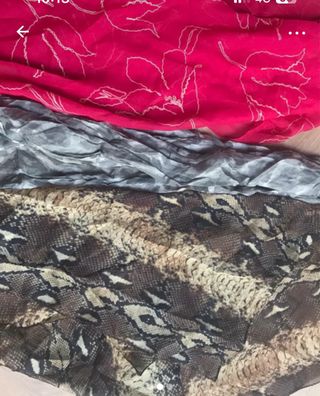 Sciarpe grigie e rosse