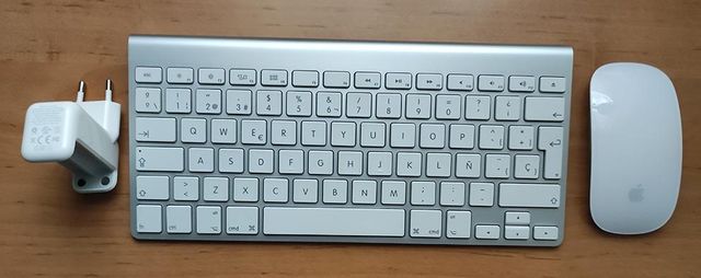 Teclado y ratón Apple plata/blanco