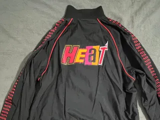 Conjunto Chándal y Sudadera Nike Negro/Rojo