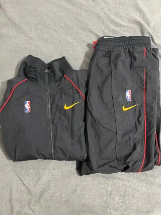 Conjunto Chándal y Sudadera Nike Negro/Rojo