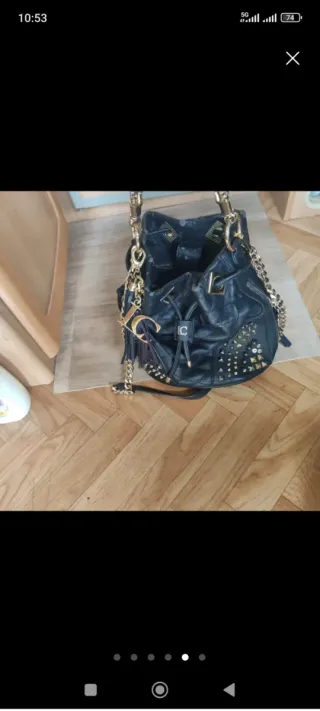 Borsa secchiello La Carrie pelle nera borchie oro