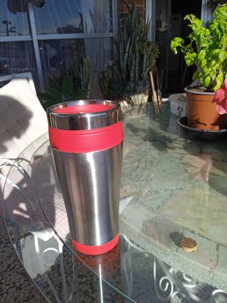 Vaso térmico de metal con tapa roja