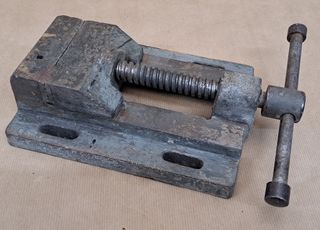 Antiguo tornillo de banco