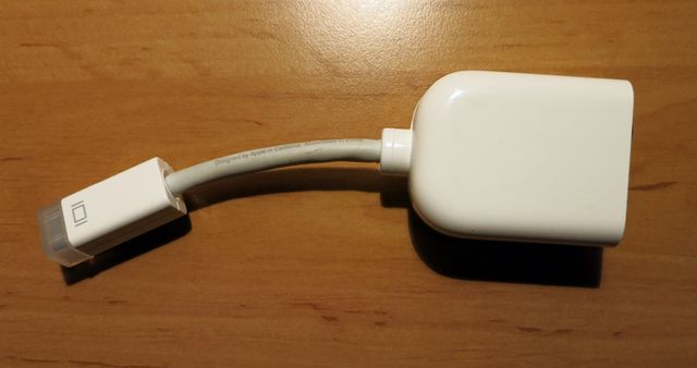 Apple Mini DVI a RCA S-Video AV