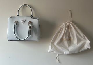 Precioso y elegante Bolso Guess Blanco