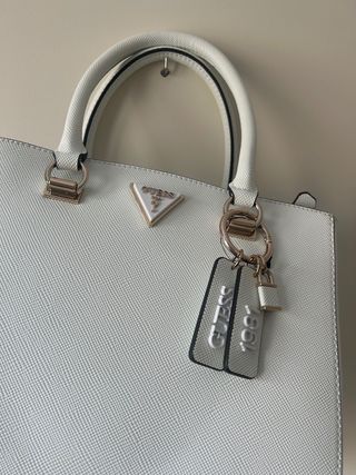Precioso y elegante Bolso Guess Blanco
