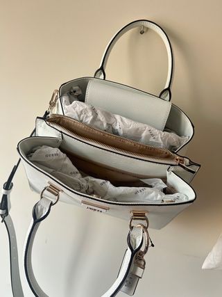 Precioso y elegante Bolso Guess Blanco