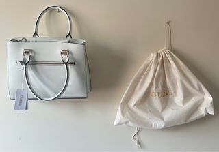 Precioso y elegante Bolso Guess Blanco