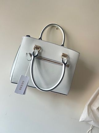 Precioso y elegante Bolso Guess Blanco