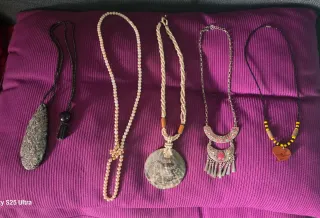 Lote Bisutería: Pulseras, Pendientes y Broches