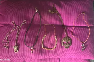 Lote Bisutería: Pulseras, Pendientes y Broches