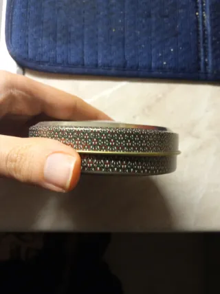 Portaspezie in latta decorato