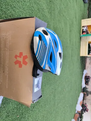 Patines en línea extensibles nuevos y protecciones