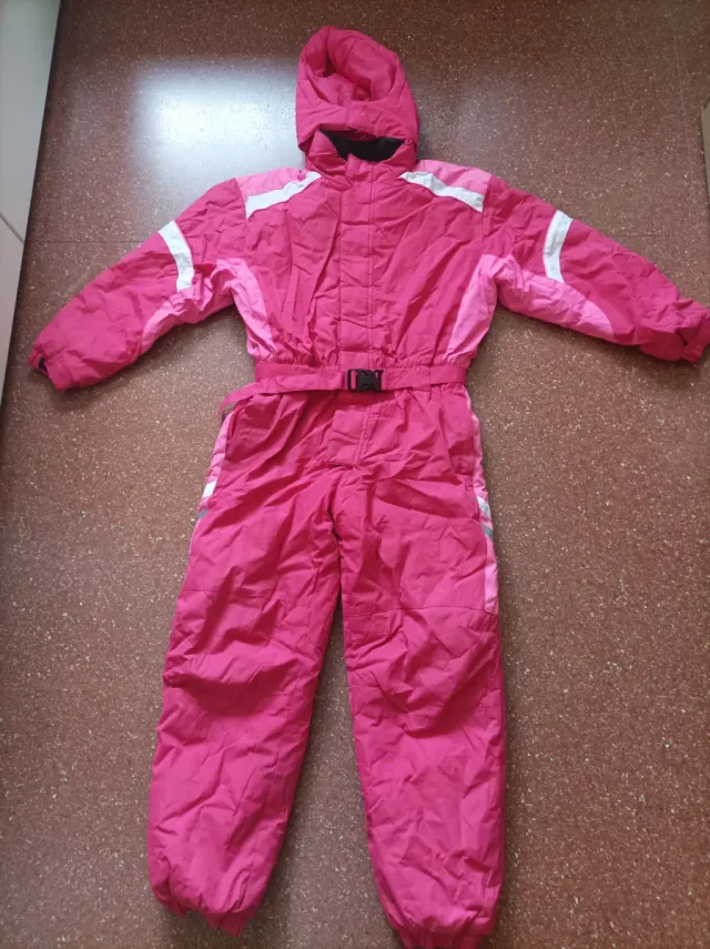 Mono de esquí rosa con capucha desmontable