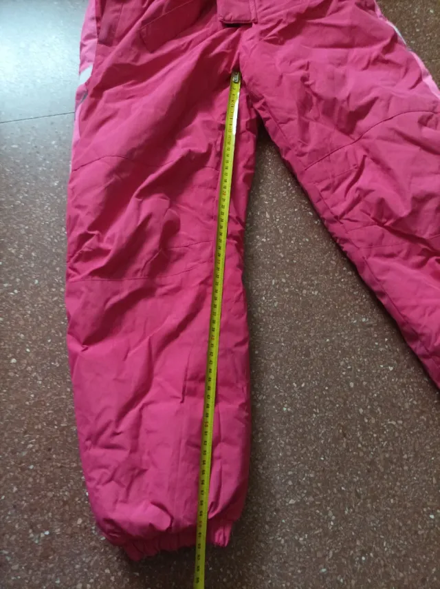 Mono de esquí rosa con capucha desmontable