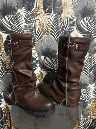 Stivali marroni con zip e fibbia