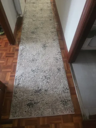 Tappeto da corridoio in tessuto grigio e nero