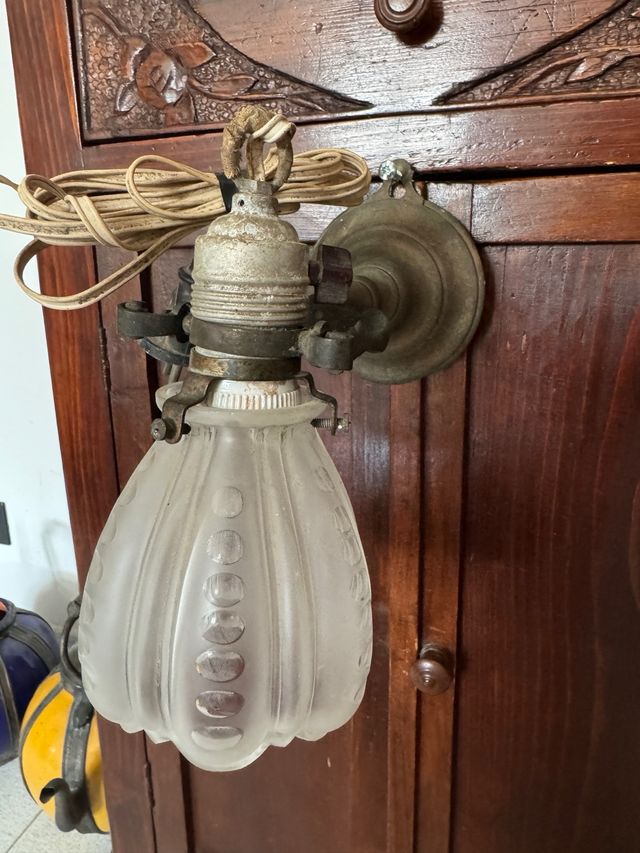 Aplique antiguo de cristal y metal