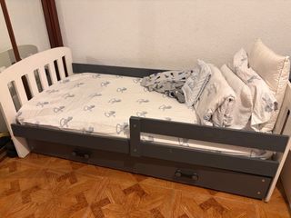 Cama infantil con cajones