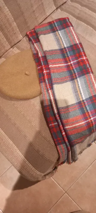 Bufanda y gorro a cuadros
