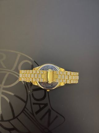 Reloj Dorado con Cristales